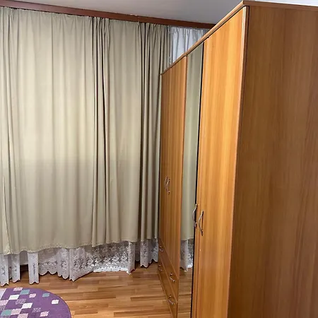 Luna * Bucarest